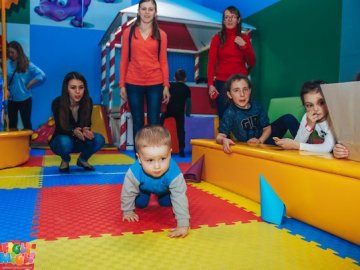 У луцькому дитячому розважальному центрі відбувся забіг малюків. ФОТО