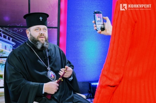 Традиційний стрім Галини Падалко перед прямим ефіром, в якому вона просить митрополита Михаїла передати привіт глядачам