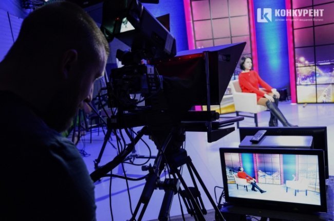 ...і контролює