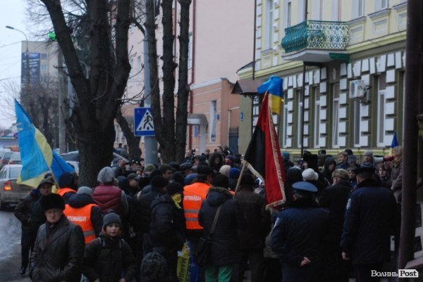 У Луцьку на День закоханих пікетували міліцію і прокуратуру. ФОТО