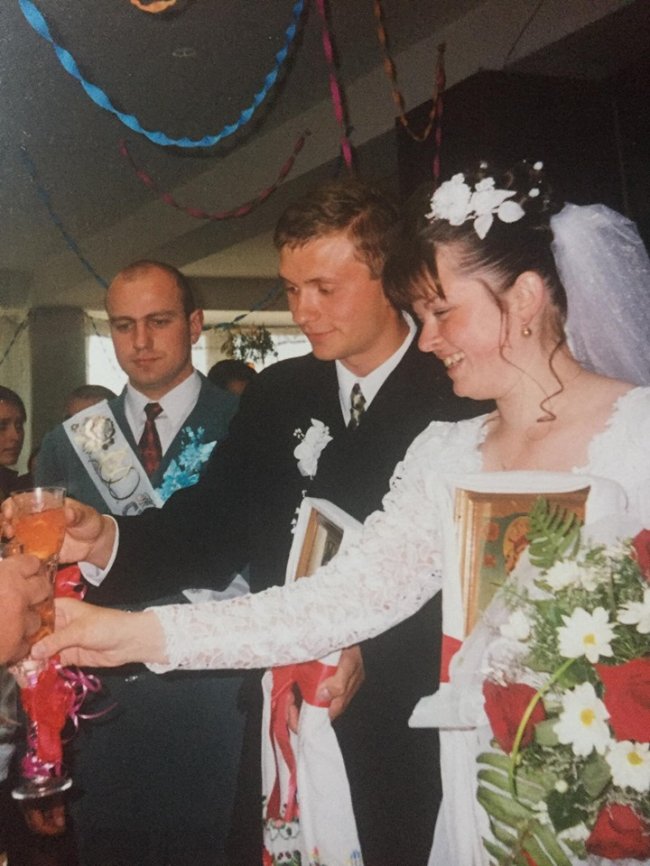  «Одружився з найчарівнішою»: священик з Волині зворушливо привітав дружину з річницею весілля