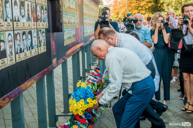 У Луцьку вшанували пам'ять загиблих воїнів АТО. ФОТО