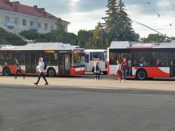 У Луцьку збільшився пасажиропотік у тролейбусах. ФОТО. ВІДЕО