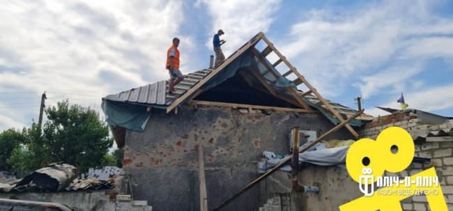 Показали, як волинські будівельники відновлюють село Благодатівка на Херсонщині. ФОТО