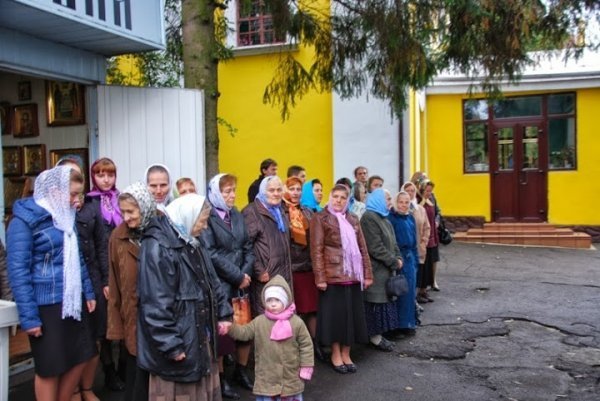 У Луцьк привезли мощі святих воїнів. ФОТО