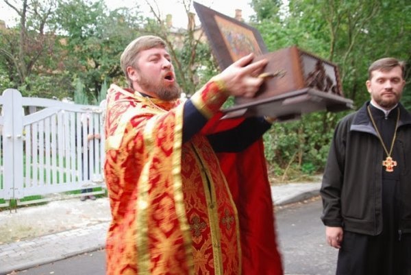 У Луцьк привезли мощі святих воїнів. ФОТО