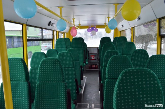 Торчинським школярам вручили новенький автобус. ФОТО