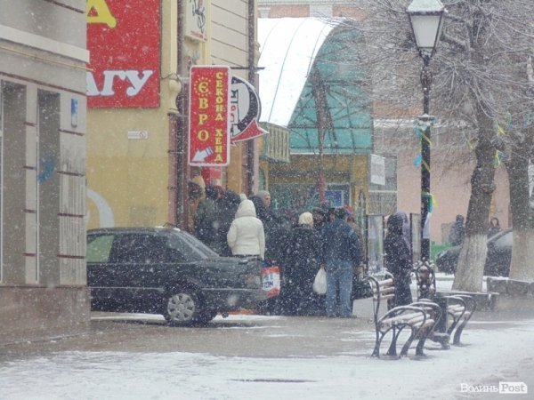 Луцьк засипає снігом. ФОТО