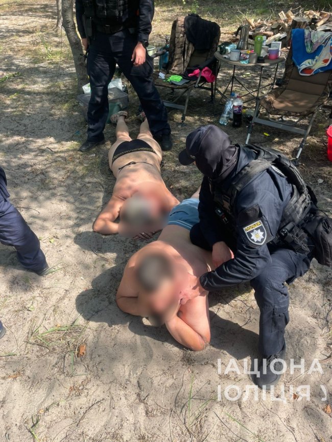 Наркотичні смаколики: подружжя з Луцького району замасковували психотропи в кондитерські вироби