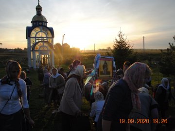 У храм поблизу Луцька привезли чудотворну ікону із мощами святої 