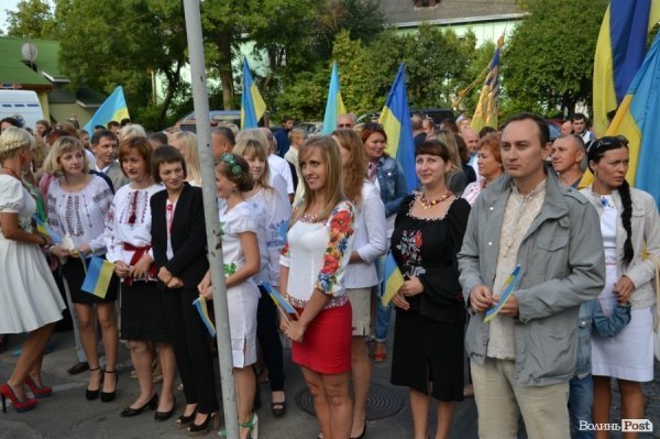 У Луцьку урочисто підняли Державнй Прапор. ФОТО