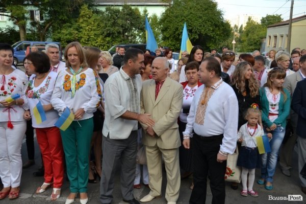 У Луцьку урочисто підняли Державнй Прапор. ФОТО