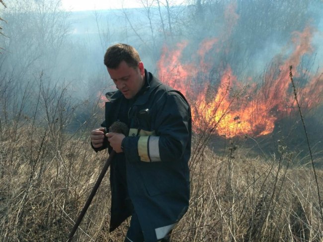 У Луцьку на Львівській горіло 5 гектарів сухої трави