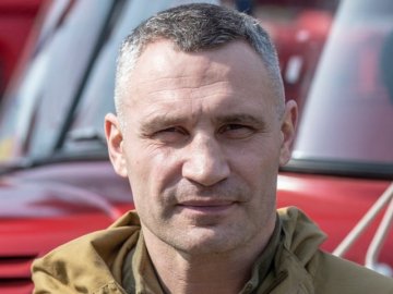 Кличко передав бійцям бригади «Рубіж» пів тисячі FPV-дронів від киян