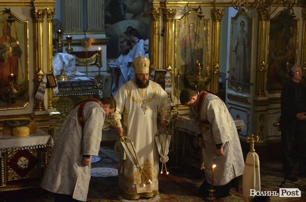 Великодня ніч у центрі Луцька. ФОТО