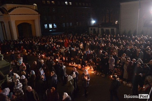 Великодня ніч у центрі Луцька. ФОТО