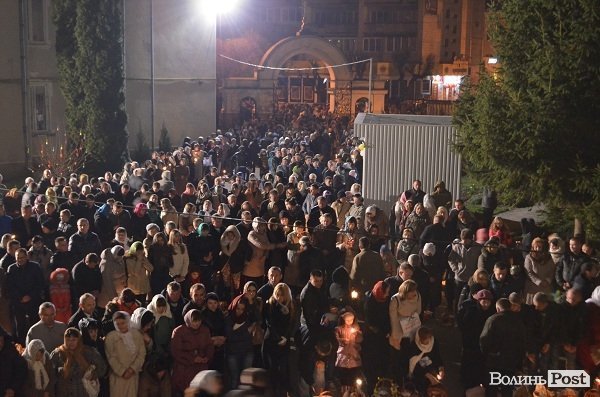 Великодня ніч у центрі Луцька. ФОТО