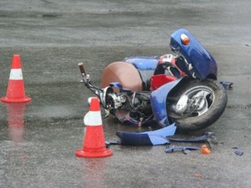 Аварія на Волині: Volkswagen зіткнувся з мопедом