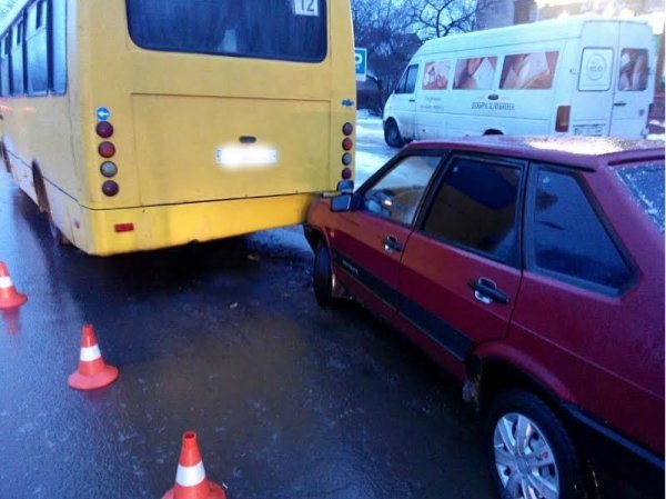 Аварія в Луцьку: авто в’їхало в маршрутку