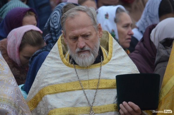 Священнослужителі пронесли через центр Луцька церковні святині. ФОТО