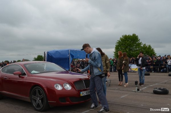 Під Луцьком визначили переможця з дрег-рейсінгу. ФОТО