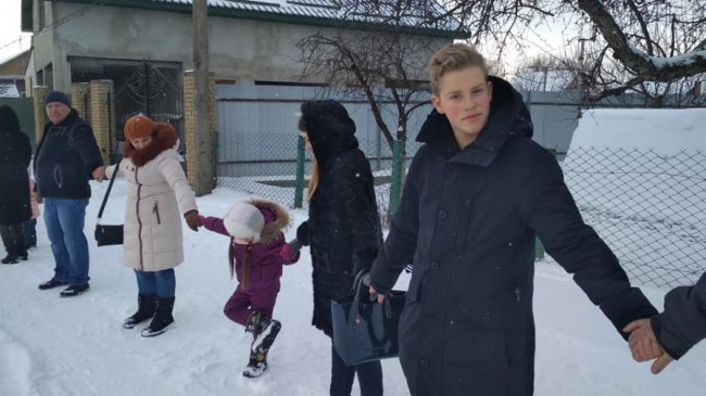 У селі під Луцьком створили ланцюг єднання: громада церкви УПЦ МП не прийшла. ФОТО