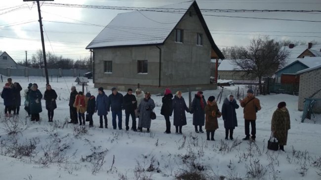 У селі під Луцьком створили ланцюг єднання: громада церкви УПЦ МП не прийшла. ФОТО