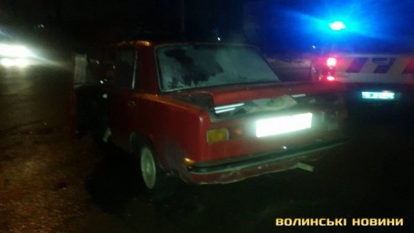 «Жигулі» врізалися у сміттєвоза: водія ледь дістали з розтрощеної кабіни