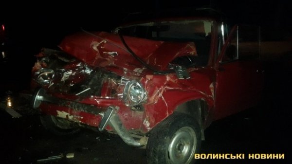 «Жигулі» врізалися у сміттєвоза: водія ледь дістали з розтрощеної кабіни