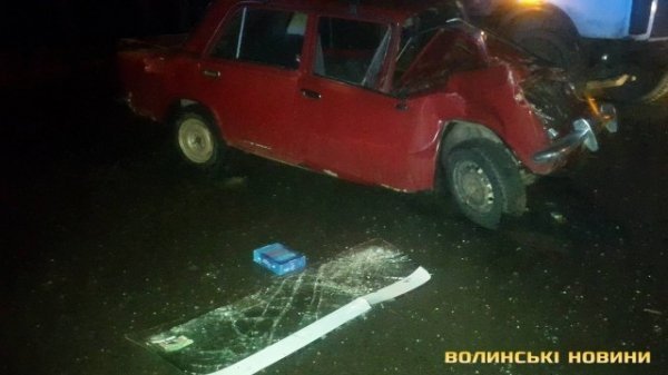 «Жигулі» врізалися у сміттєвоза: водія ледь дістали з розтрощеної кабіни