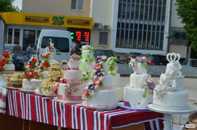 Центр міста в рушниках: у Луцьку стартував «вишиваний» фестиваль. ФОТО