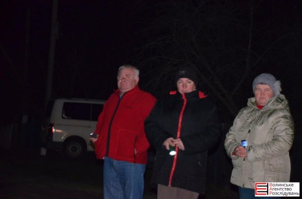 На Волині загиблого бійця зустріли на колінах