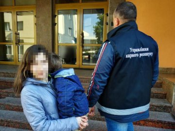 На Волині розшукали 27-річну матір з дитиною