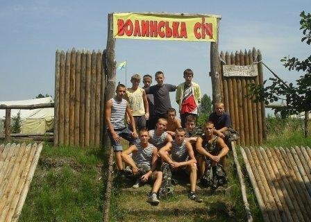 Юних ковельчан вчили боротися в лісі. ФОТО