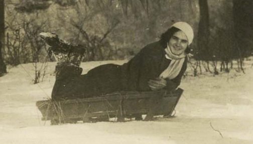 Ковзани, санчата та зимові стильні волинянки 1920-х років. ФОТО