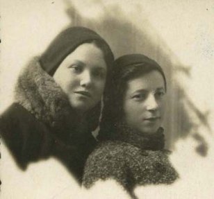 Ковзани, санчата та зимові стильні волинянки 1920-х років. ФОТО