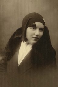 Ковзани, санчата та зимові стильні волинянки 1920-х років. ФОТО