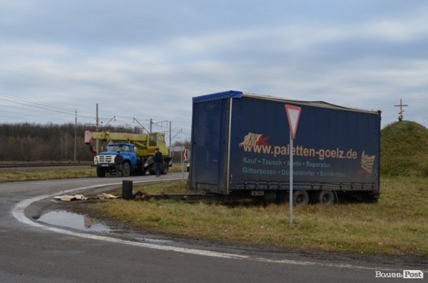 На Волині поїзд влетів у вантажівку і загорівся: подробиці аварії. ФОТО