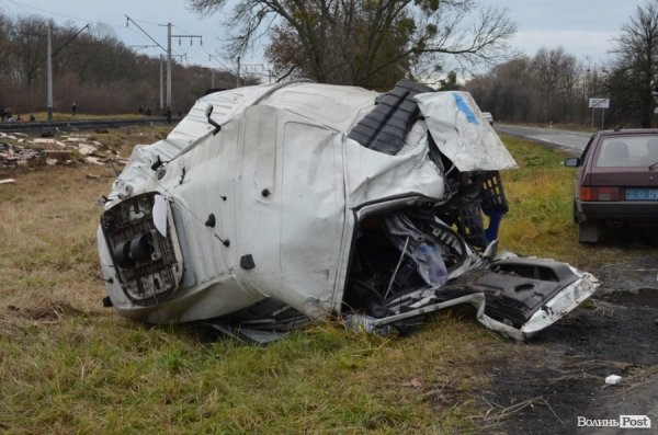 залишки від кабіни, де був водій вантажівки