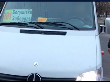 У Луцьку водій маршрутки грубо порушив правила на небезпечному перехресті. ВІДЕО