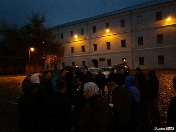 На Волині об'єдналися власники автівок з іноземною реєстрацією.ФОТО