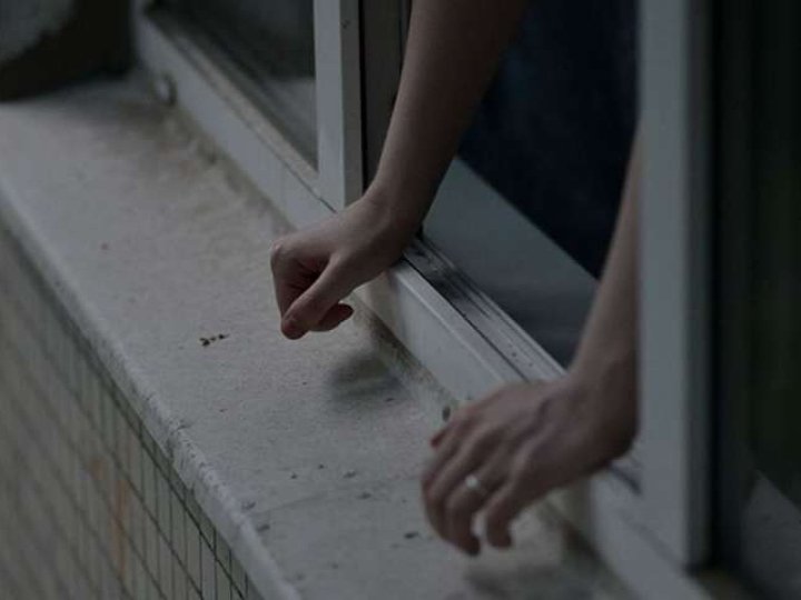 У Луцьку з п'ятого  поверху гуртожитку з вікна випала студентка