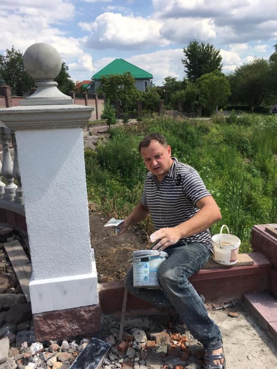 Волинянин подарував рідному місту власноруч облаштовану терасу