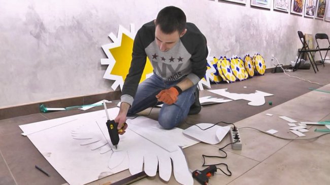 У Луцькій художній школі створюють прикраси для головних ялинок міста