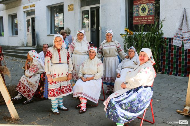 Народні розваги і море людей: в центрі Луцька «гуляє» етнофестиваль. ФОТО 
