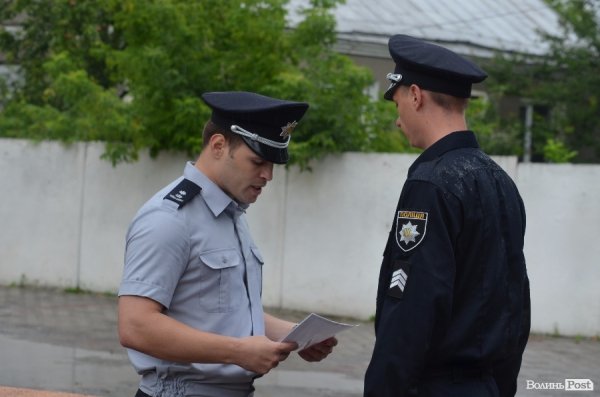 У Луцьку поліцейські отримали нові погони і звання. ФОТО