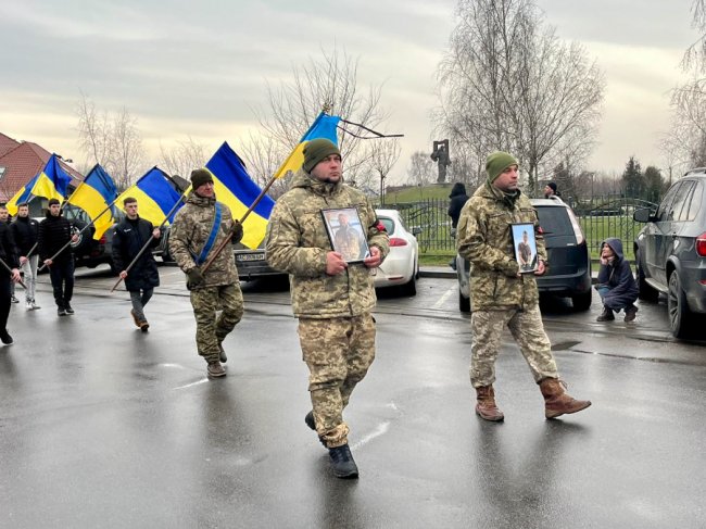 На Волині попрощалися з воїнами –  батьком та сином Олександром та Михайлом Куциками