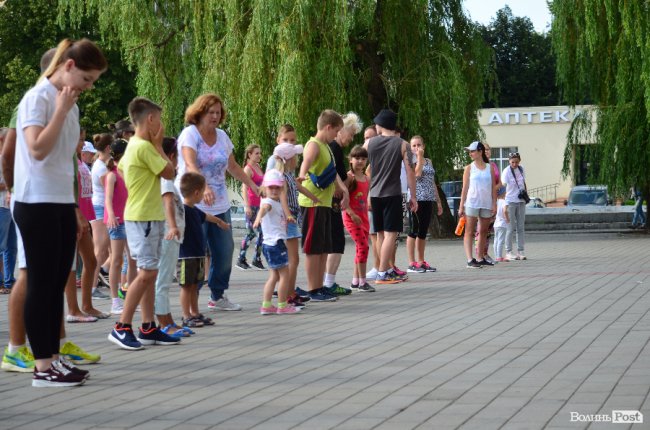 У Луцьку річницю «Ранкової руханки» відзначили тортом
