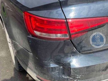 У Володимирі шукають водія, який «цокнув» припарковане авто і втік