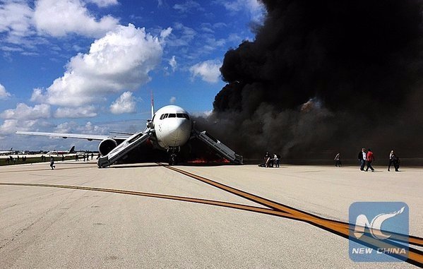 В США загорівся пасажирський літак Boeing-767. ВІДЕО. ФОТО
